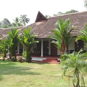 Kovilakam Lakeside Bed & Breakfast